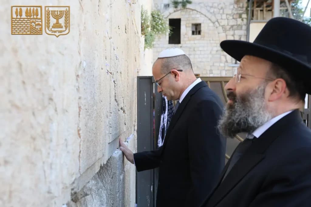 Incoming Mossad chief Roman Gofman prays at the Western Wall in Jerusalem.