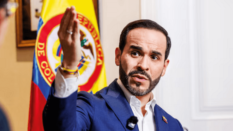 Abelardo de la Espriella speaking during a campaign interview in Colombia.