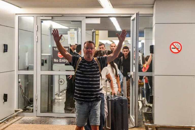 passengers arrive at ben gurion from Saudi arabia